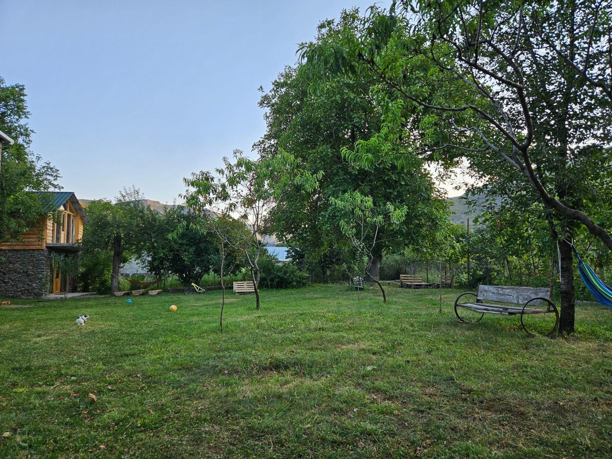T'mogvi Guest House Aleksandre מראה חיצוני תמונה