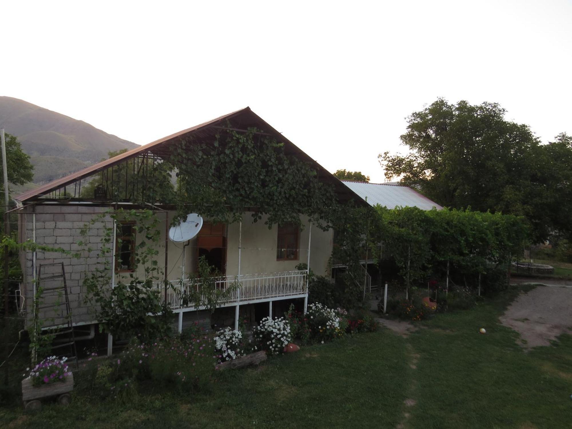 T'mogvi Guest House Aleksandre מראה חיצוני תמונה