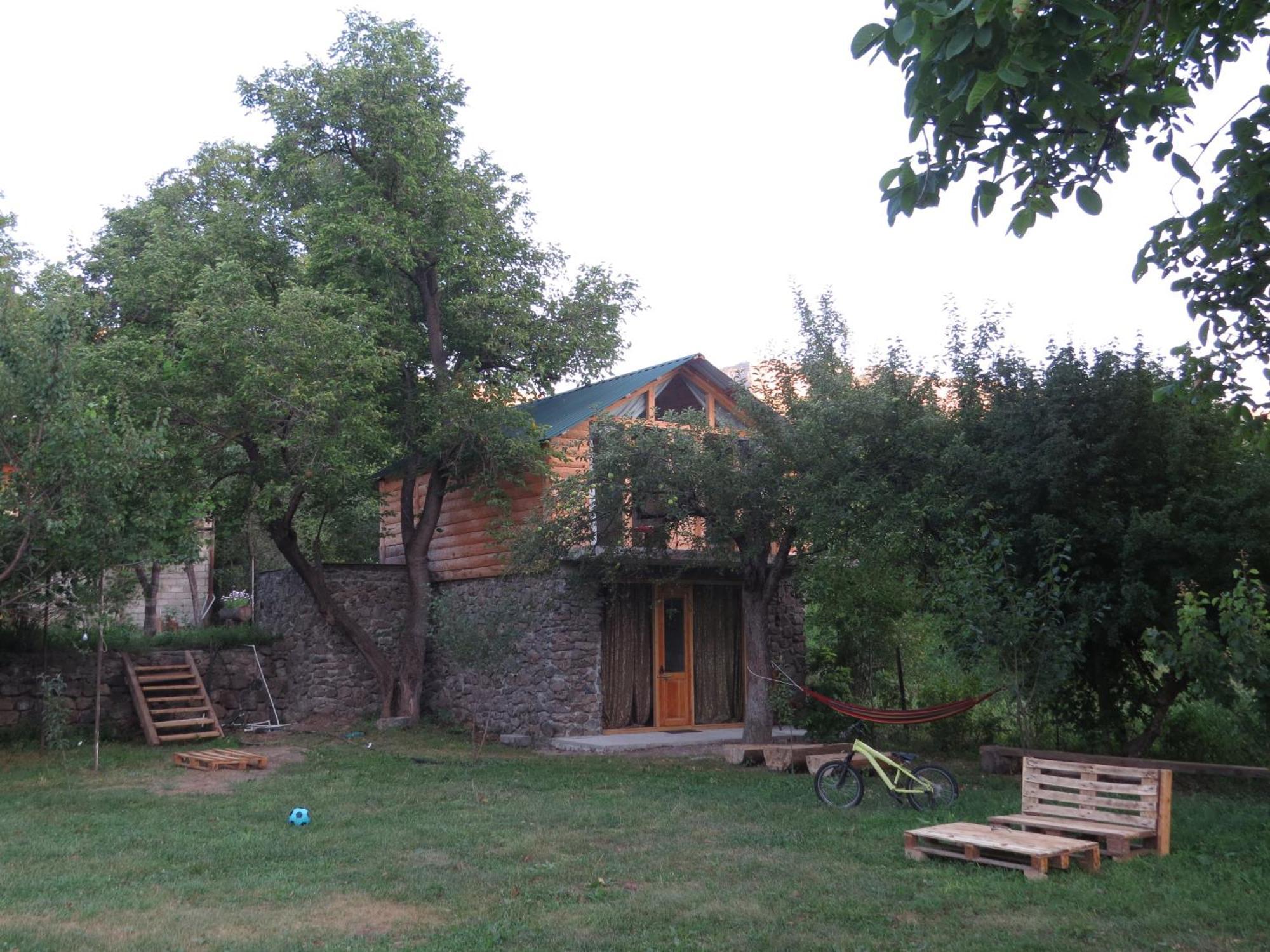 T'mogvi Guest House Aleksandre מראה חיצוני תמונה