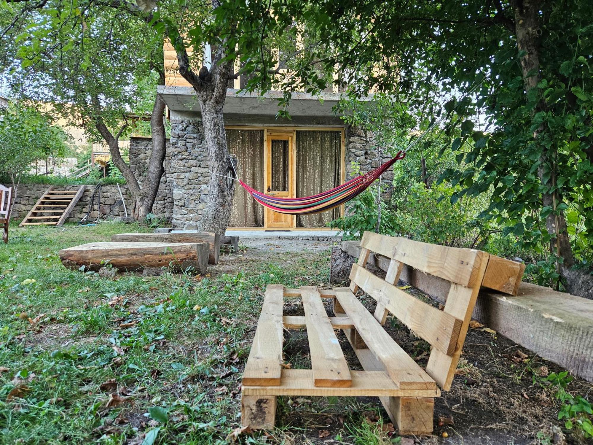 T'mogvi Guest House Aleksandre מראה חיצוני תמונה