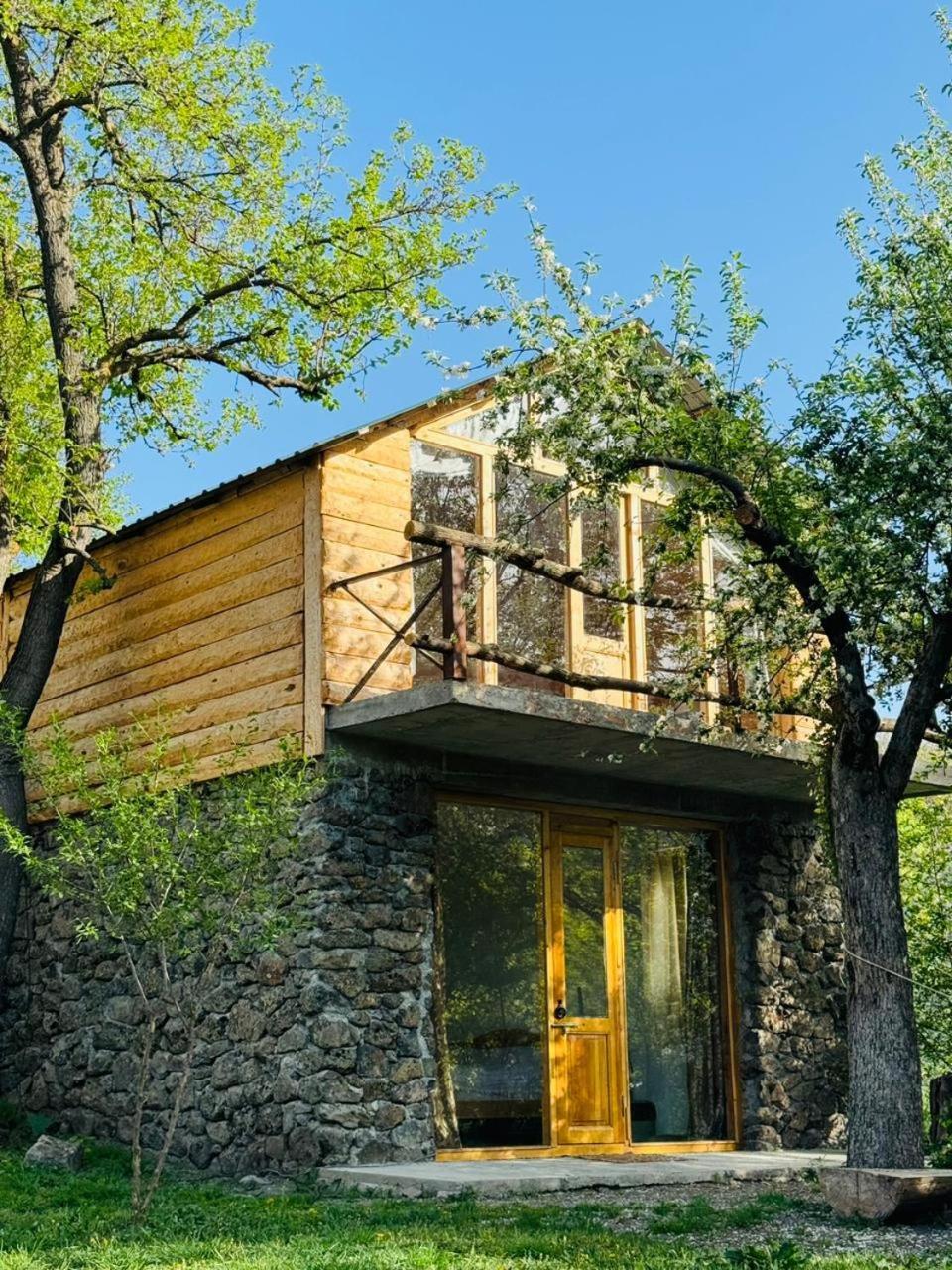 T'mogvi Guest House Aleksandre מראה חיצוני תמונה
