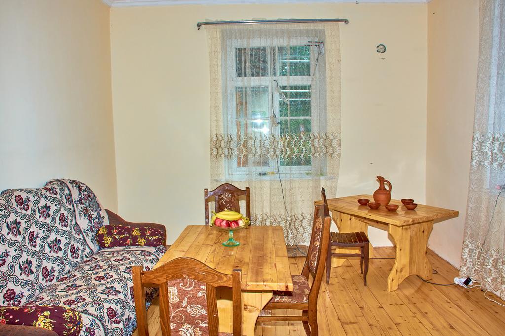 T'mogvi Guest House Aleksandre מראה חיצוני תמונה