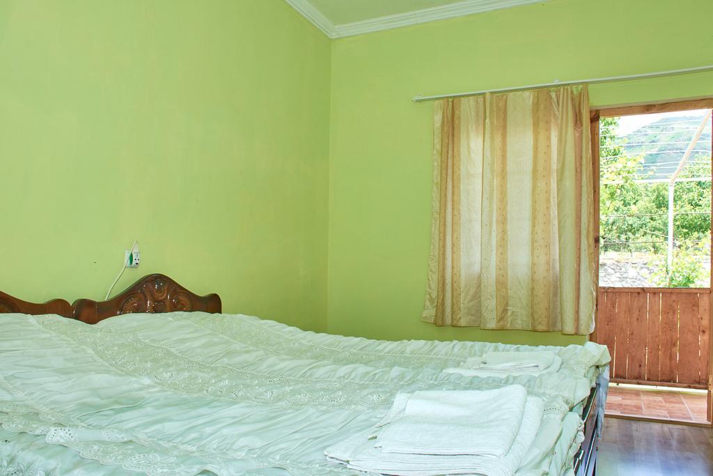 T'mogvi Guest House Aleksandre מראה חיצוני תמונה