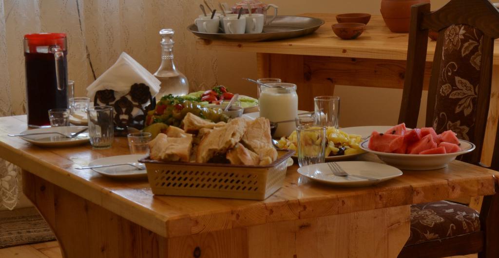 T'mogvi Guest House Aleksandre מראה חיצוני תמונה